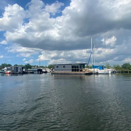 La Mare Houseboat Båthotell Nederhorst den Berg